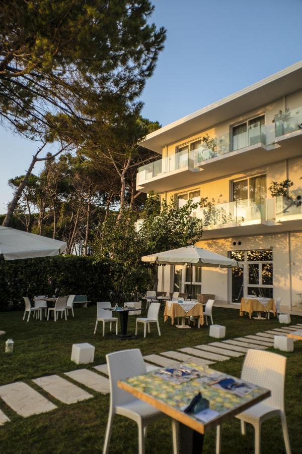 Hotel Artemide Mare Paestum Exteriér fotografie